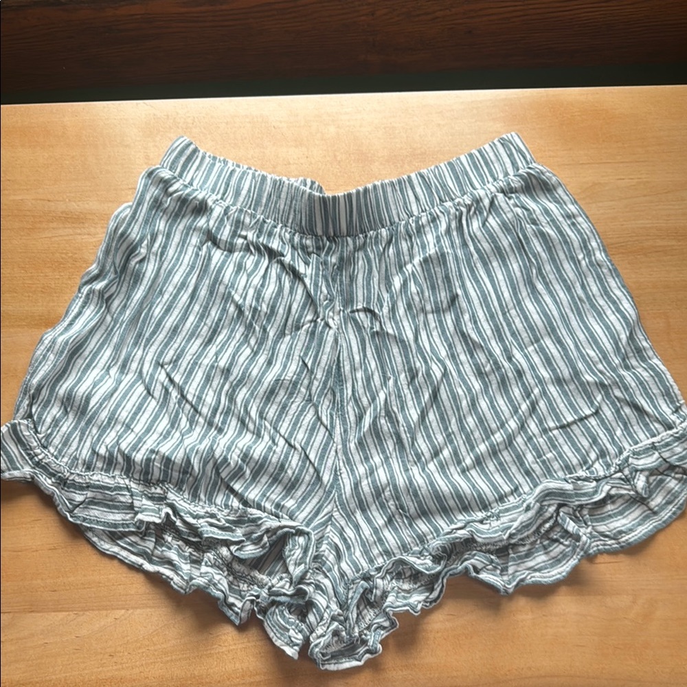 American eagle flowy shorts